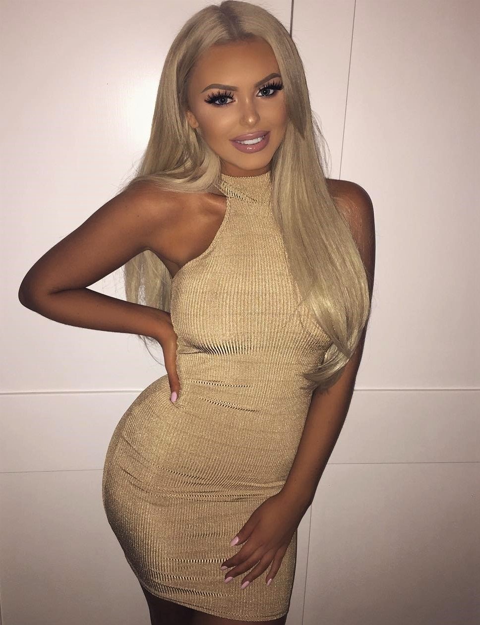 Девушка ищет мужчину для встречи в формате БДСМ Девушка ищет мужчину для встречи в формате БДСМ